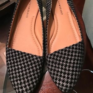 Houndstooth flats